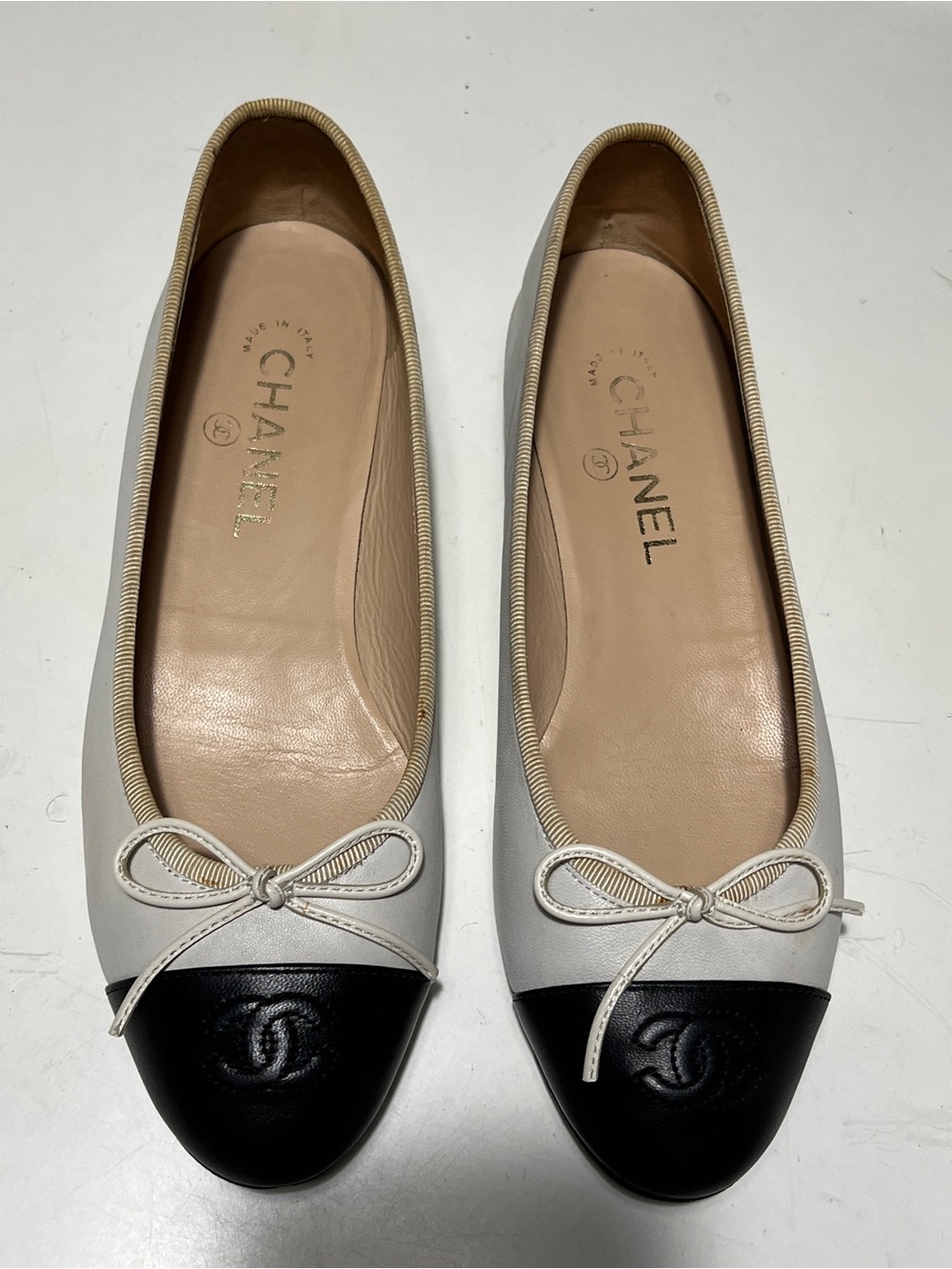 CHANEL Two-Tone White and Black Cap-Toe Ballet Flats